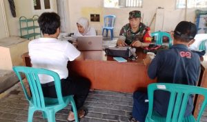 Babinsa Koramil 2304/Anyar, Giat Komsos Membahas Tentang Rencana Pembagian Bansos