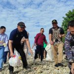 Lanal Banten dan Pemkot Cilegon, Kolaborasi Bersihkan Sampah di Pulau Merak Kecil