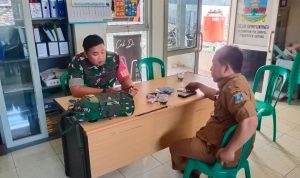 Babinsa Koramil 2302/Bojonegara, Komsos Gotong Royong Pembersihan Kampung