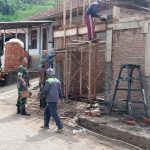Babinsa Koramil 2302/Bojonegara, Giat Karbak Pembangunan Rumah Masyarakat
