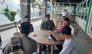 Babinsa Koramil 2304/Anyar, Giat Komsos Membahas Tentang Kamling