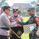 Babinsa Koramil 13/MK Terima Penghargaan dari Kapolres Lampung Timur