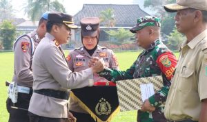 Babinsa Koramil 13/MK Terima Penghargaan dari Kapolres Lampung Timur