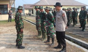 Sebelum Mulai Kegiatan, Dan SSK TMMD Kodim 0623/Cilegon Kapten Inf Ahmad Yani Beri Pengarahan Kepada Prajurit