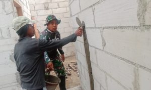 Babinsa Koramil 2304/Anyer, Giat Karbak Pelasteran Rumah Warga