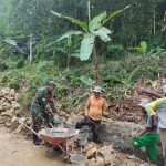 Babinsa Koramil 2302/Bojonegara, Giat Karbak Membantu Pembangunan Grenase