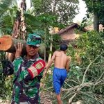 Babinsa Koramil 05/Sukadana Terus Beri Motivasi Warga Terdampak Puting Beliung
