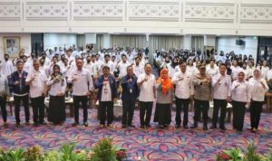 Wakili Gubernur Asisten Pemerintahan dan Kesra Lampung Qudrotul Ikhwan Lepas 150 Pekerja Indonesia ke Malaysia 