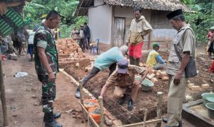 Babinsa Hadiri Peletakan Batu Pertama Bedah Rumah Program Kemensos