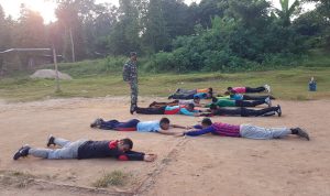 Babinsa Koramil 2306/Mancak Giat Bintahwil Pembinaan Fisik