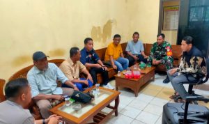 Babinsa Koramil 2305/Cinangka Giat Komsos Membahas Tentang Penegakan Siskamling