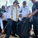 Bersama KLHK, Ribuan Pegawai PLN Group Bersihkan Pantai dan Sungai Serentak Se-Indonesia