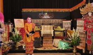 Kembali Dewan Dekranasda Lampung Adakan Lampung Craft Dukung Perkembangan Industri Kerajinan dan Wastra
