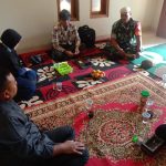 Babinsa Koramil 2304/Anyar, Giat Komsos Membahas Tentang Kamtibmas