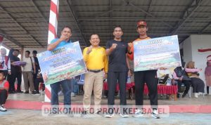 Lanjutkan Program Gule Kabung, Pj Gubernur Babel Serahkan Bantuan ke Masyarakat Beltim