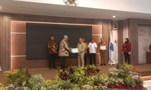 Wali Kota Pangkalpinang Terima Penghargaan Dari KPK RI, Diganjar Apresiasi Upaya Optimalisasi Penggunaan Alat Rekam Pajak Daerah