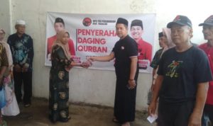 Sambut Idul Adha 1444 H, PDIP Takalar Salurkan Ratusan Paket Daging Qurban