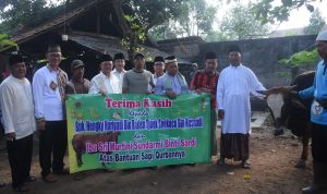 Dawam Rahardjo Didampingi Sekda Lamtim Sholat Idul Adha 1444 H di Labuhan Ratu