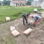 Babinsa Koramil 2307/Ciwandan Karbak Pembangunan Rumah Warga