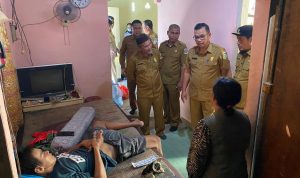 Walikota Pangkalpinang Berikan Bantuan Kepada Riduan Penderita Kangker Testis