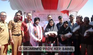 Mensos Risma Antar Bantuan Kapal untuk Nelayan Bangka