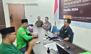 Mewakili Ketua DPC PPP Lamtim, Muhamad Fadli Serahkan Berkas Perbaikan Bacaleg PPP di KPUD