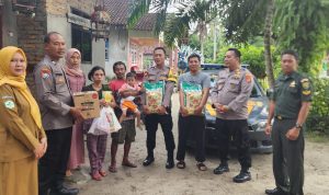 Lala, Balita yang Sakit Jantung Dikunjungi Polsek Pasir Sakti