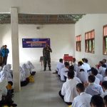 Peran Aktif Babinsa Berikan Pembekalan Wasbang di SMKN 1 Labuhan Maringgai