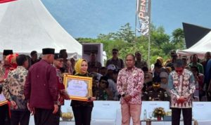 Gubernur Lampung Menerima Penghargaan Menteri Pertanian pada PNTN di Padang