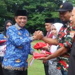 Dirangkaikan Gerakan Pembagian 10 Juta Bendera Merah Putih, Bupati Wajo Jadi Inspektur Upacara HKN