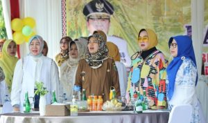 Wakil Gubernur Chusnunia Melepas Parade Drumband PAUD Provinsi Lampung