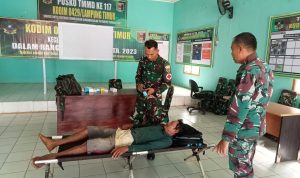 Atasi Kesulitan Rakyat, Satgas Kesehatan TMMD 117 Door To Door Obati Warga