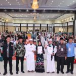 Wujud Kesyukuran, Bupati Wajo Terima Langsung Jamaah Haji Kloter 21 di Makassar