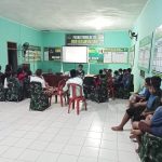 Masyarakat dan Anak-anak Desa Sumber Marga Nobar di Posko TMMD 117