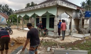 Personil Satgas TMMD Kodim 0429/Latim Mulai Renovasi Musholla Al – Hidayah