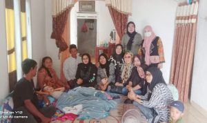 Srikandi Dermawan Pesawaran Santuni Bocah Korban Luka Bakar