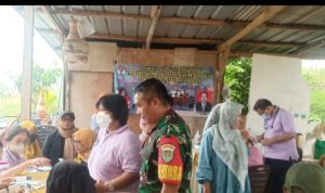 Babinsa Koramil 2303/Pulomerak, Puan Ter Pendampingan Pengobatan Gratis