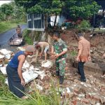Babinsa Koramil 2307/Ciwandan, Karbak Pengurukan Jalan Setapak