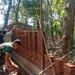 Babinsa Koramil 2303/Pulomerak, Karbak Pembuatan Pagar Kuburan