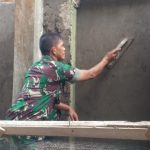 Babinsa Koramil 2306/Mancak, Karbak Memplaster Pagar Masjid