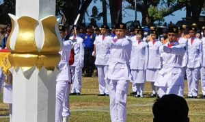 Siswa SMKN 2 Bantaeng Menjadi Pengibar Sang Saka Merah Putih