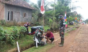 Tingkatkan Nasionalisme, Dansatgas TMMD Kodim 0429/Lamtim Himbau Warga Serentak Pasang Bendera Merah Putih