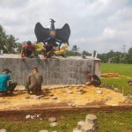 Satgas TMMD ke-117 Kodim 0429/Lamtim Mulai Pasang Paving Block Tugu Monumen