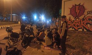 Polres Metro Tegur Remaja yang Kedapatan Nongkrong Hingga Larut Malam