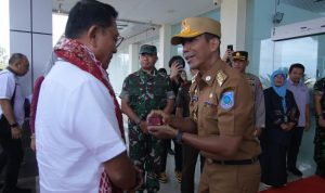 Pj Gubernur Suganda Sambut Kedatangan KSP Moeldoko di Bandara Depati Amir 
