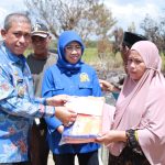 Salurkan Bantuan Bencana Kebakaran di Tempe dan Pammana, Amran Mahmud Semangati Korban