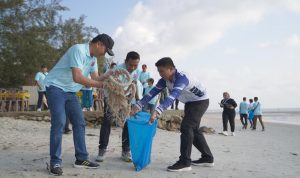 Pj Gubernur Suganda Ikut Berpartisipasi di Kegiatan Beach Cleaning Bank Indonesia