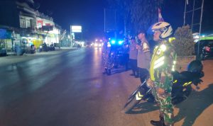 Pastikan Lamtim Kondusif, Personil Gabungan TNI-Polri Gelar Patroli Bersama