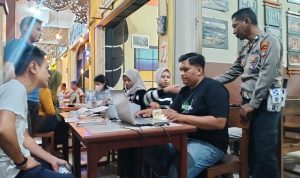 Tersipu oleh “Setempoh” di Tugu Satam Belitung