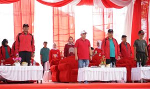 Semangat Beri Hormat Dan Menyapa Peserta Pawai Baris Berbaris, Wako Molen Pesankan Mental yang Tangguh